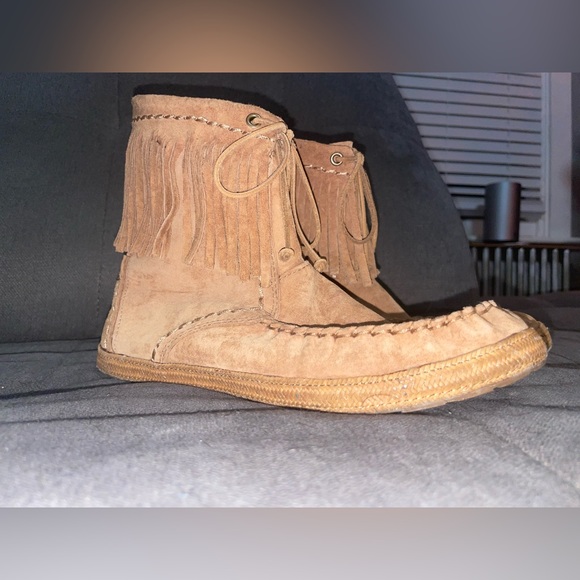 RARE fringe *UGGS* - Picture 3 of 9